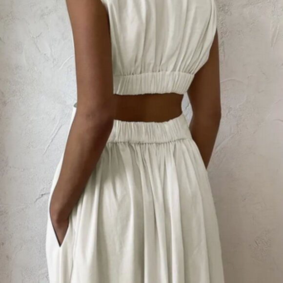 NEW White Maxi Dress with Pockets & Back cut out - Picture 4 of 5